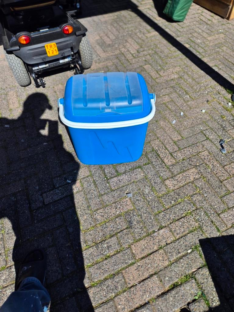 Handige blauwe koelbox voor onderweg, Ophalen