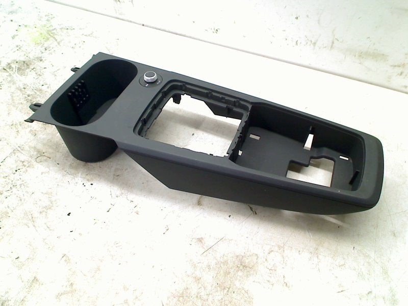 Middenconsole Audi Q2 (GAB/GAG) (2018-09/..) 81B864261, Gebruikt, Auto-Union-Straße  1, Ingolstadt 85057, , Duitsland, Info@audi.de