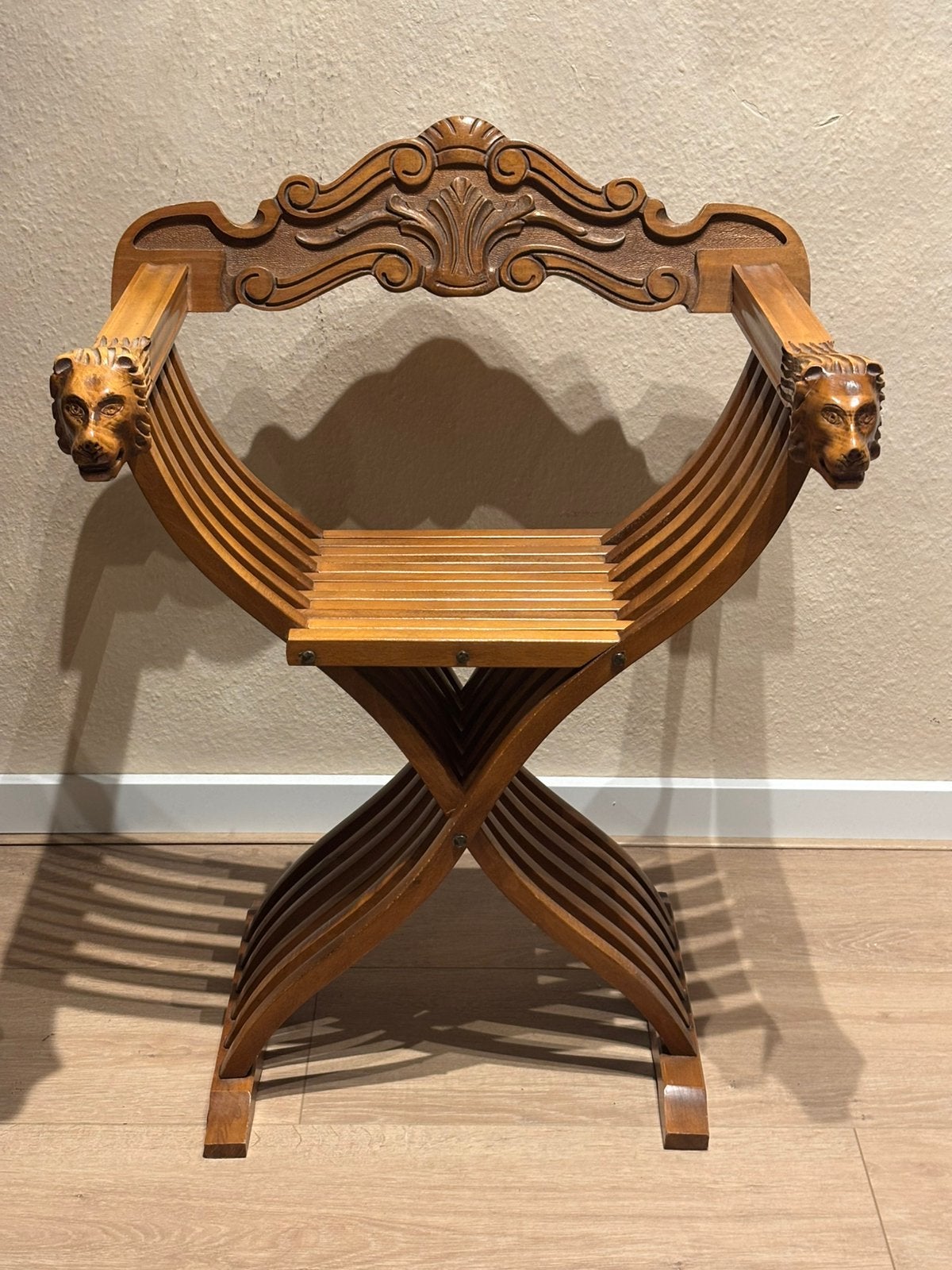 Vintage Gesneden houten Savonarola klapstoel, Antiek en Kunst, Antiek | Meubels | Stoelen en Banken, Ophalen