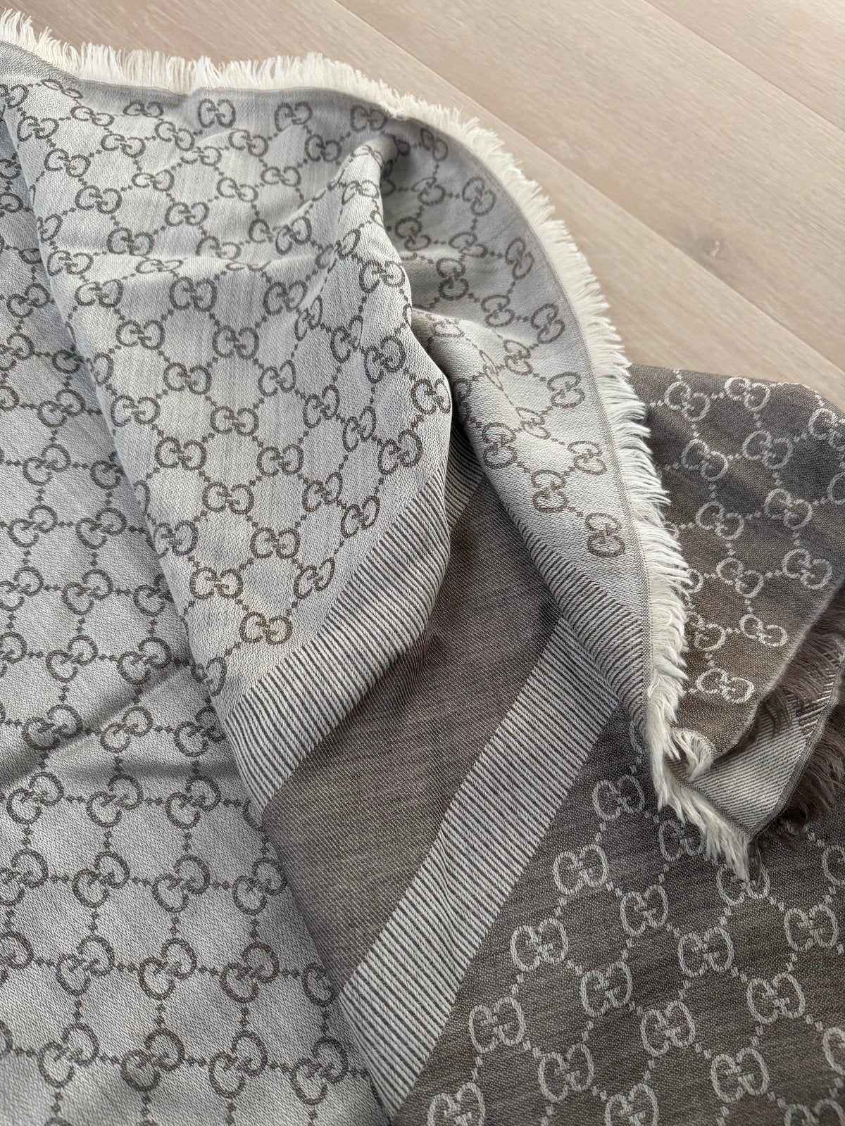 Gucci sjaal 140x130 - 100% origineel, Ophalen of Verzenden, Gedragen, Sjaal