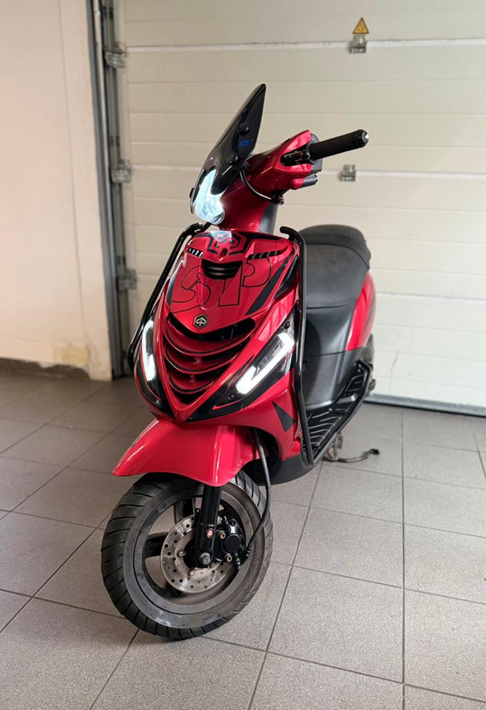 Piaggio Zip 4 Takt 80CC FULL OPTION‼️ & Carbon, Fietsen en Brommers, Scooters | Piaggio, Zo goed als nieuw, Zip, Maximaal 45 km/u