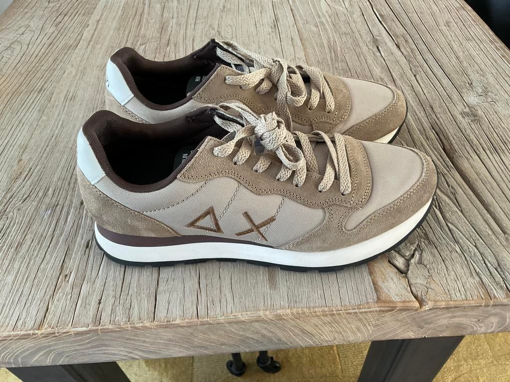 Sneakers, Ophalen of Verzenden, Zo goed als nieuw, Overige kleuren