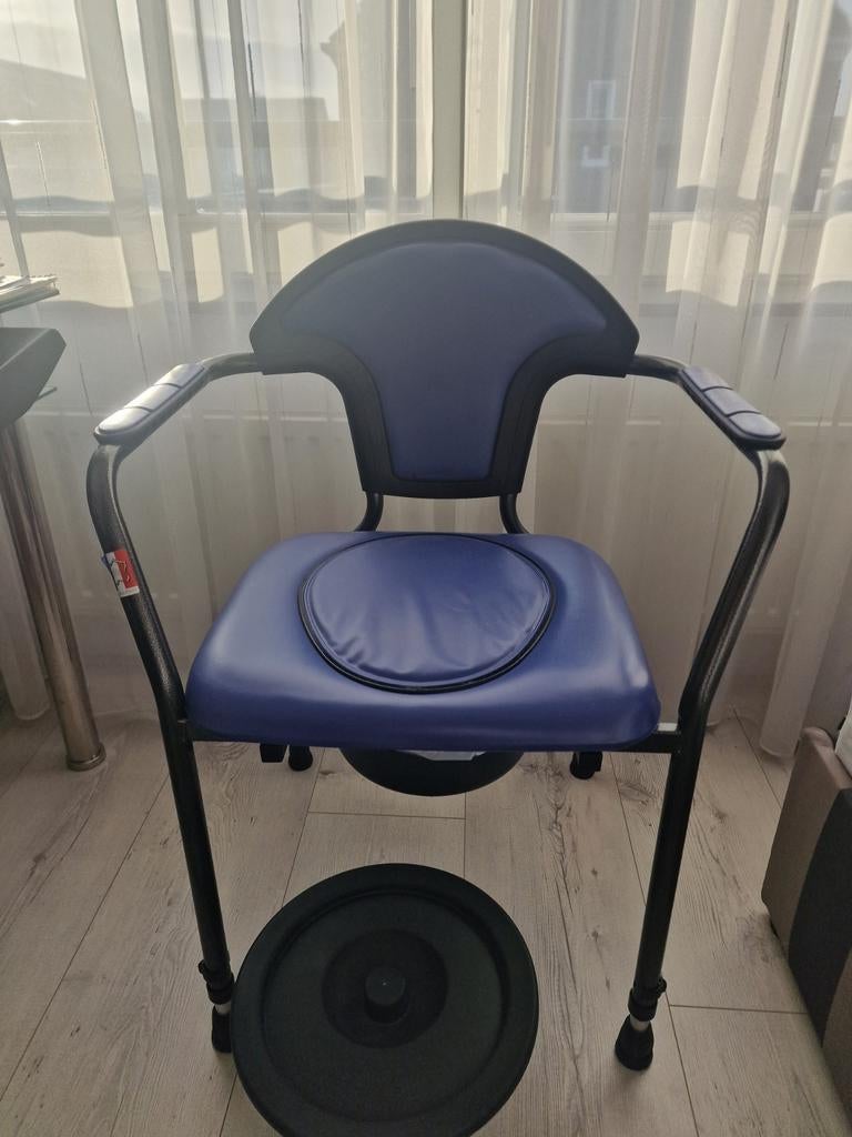 Toiletstoel,verstelbaar,blauw, Ophalen, Zo goed als nieuw