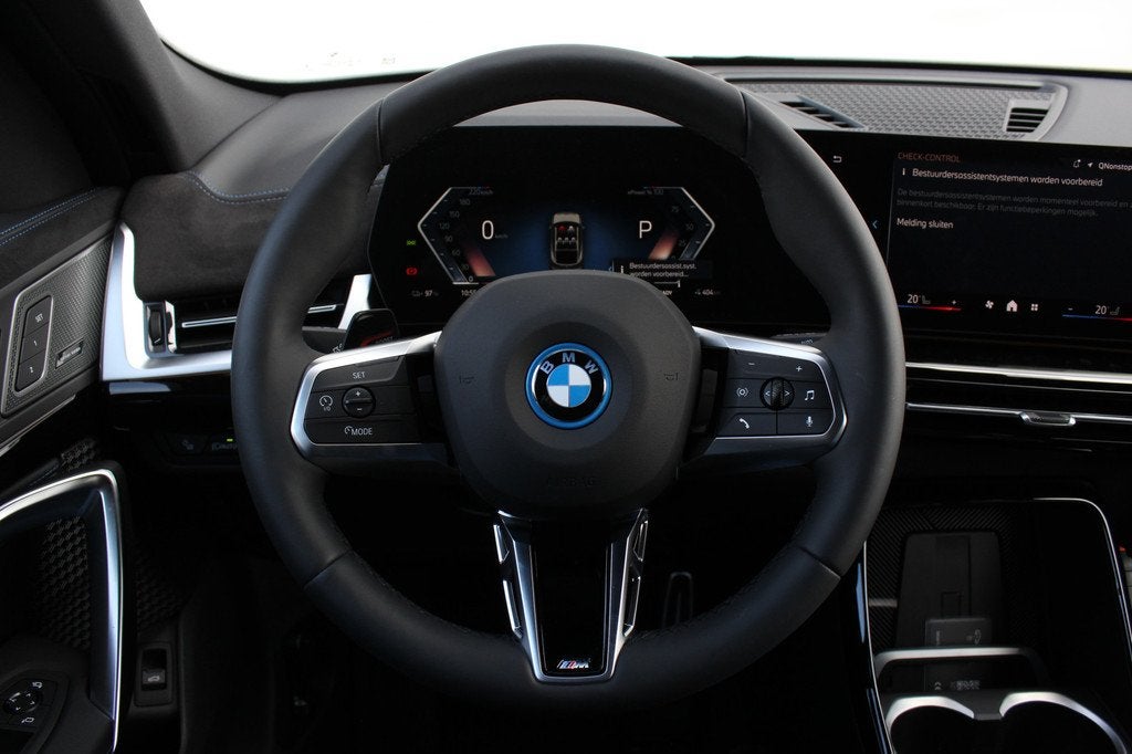 BMW iX2 eDrive20 M Sport / Sportstoelen / Achteruitrijcamera, Auto's, BMW, IX2, Met garantie (alle), 33 min, Origineel Nederlands