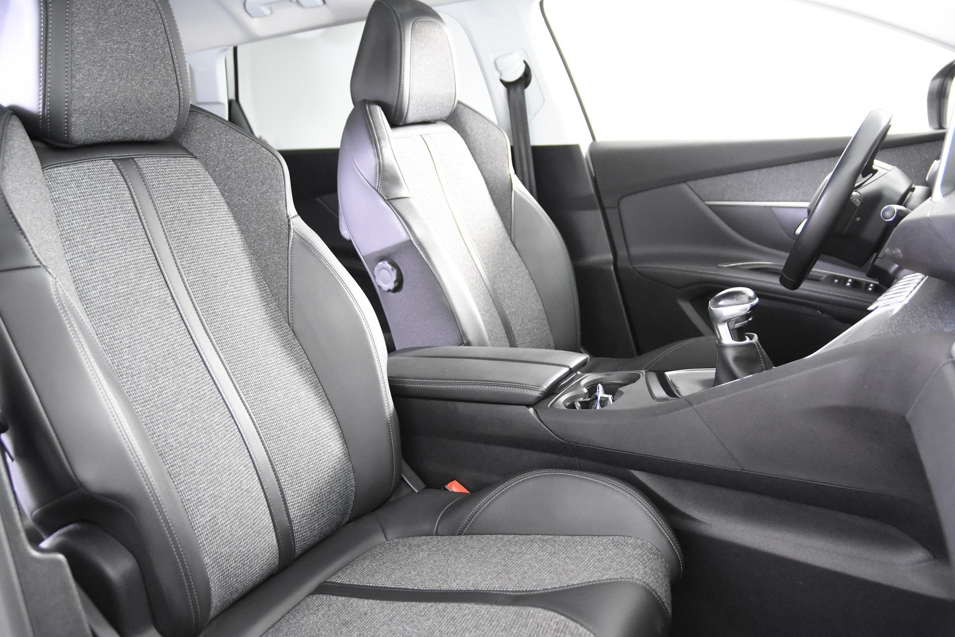 Peugeot 5008 Allure 130 *1ste Eigenaar*Leer*Navigatie*Camera, Dealer onderhouden, 1280 kg, Gebruikt, 1199 cc