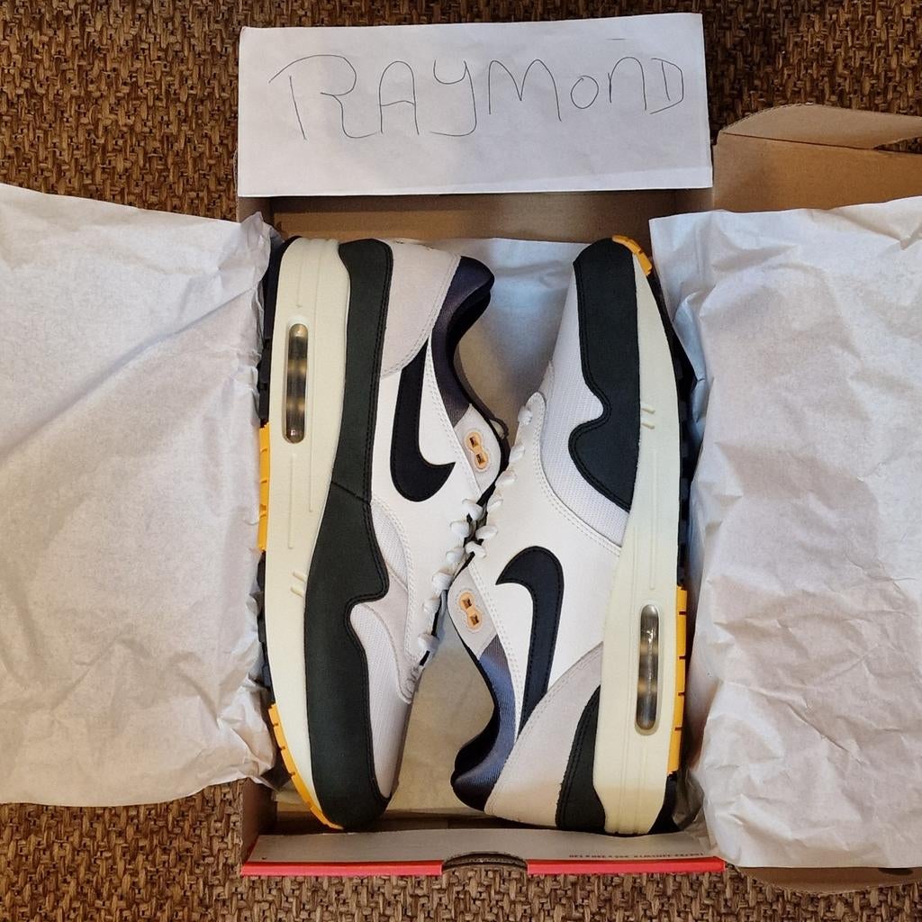 Nike air max 1 athletic department gold Maat 46 DS, Kleding | Heren, Schoenen, Nike air max, Overige kleuren, Nieuw, Ophalen of Verzenden
