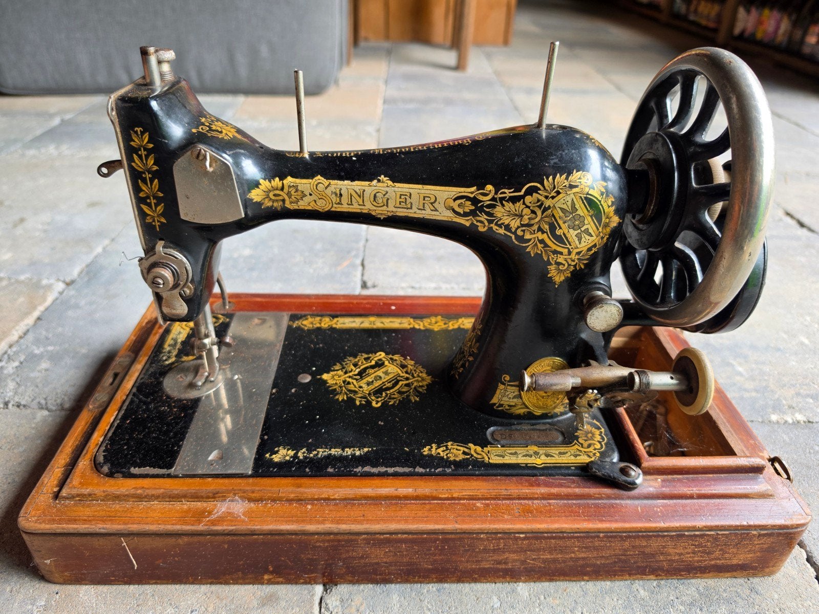 Antieke Singer naaimachine met opbergkoffer, Antiek en Kunst, Antiek | Naaimachines, Ophalen