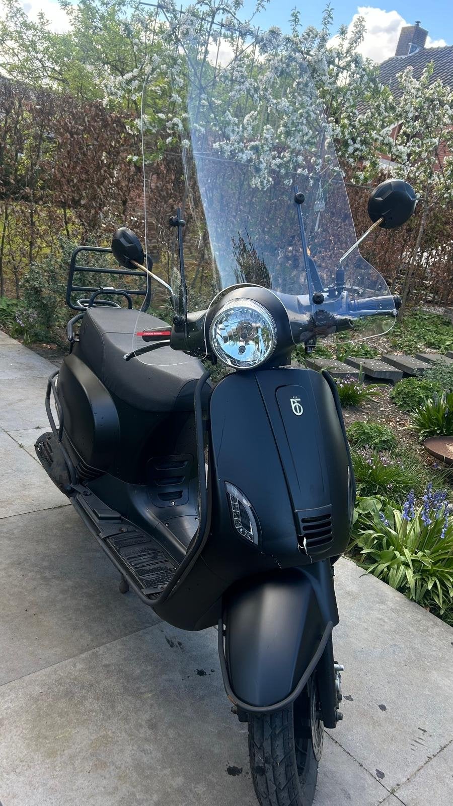 Scooter Ryva met accessoires en geel kenteken, Fietsen en Brommers, Ophalen, Gebruikt, Benzine, Overige merken