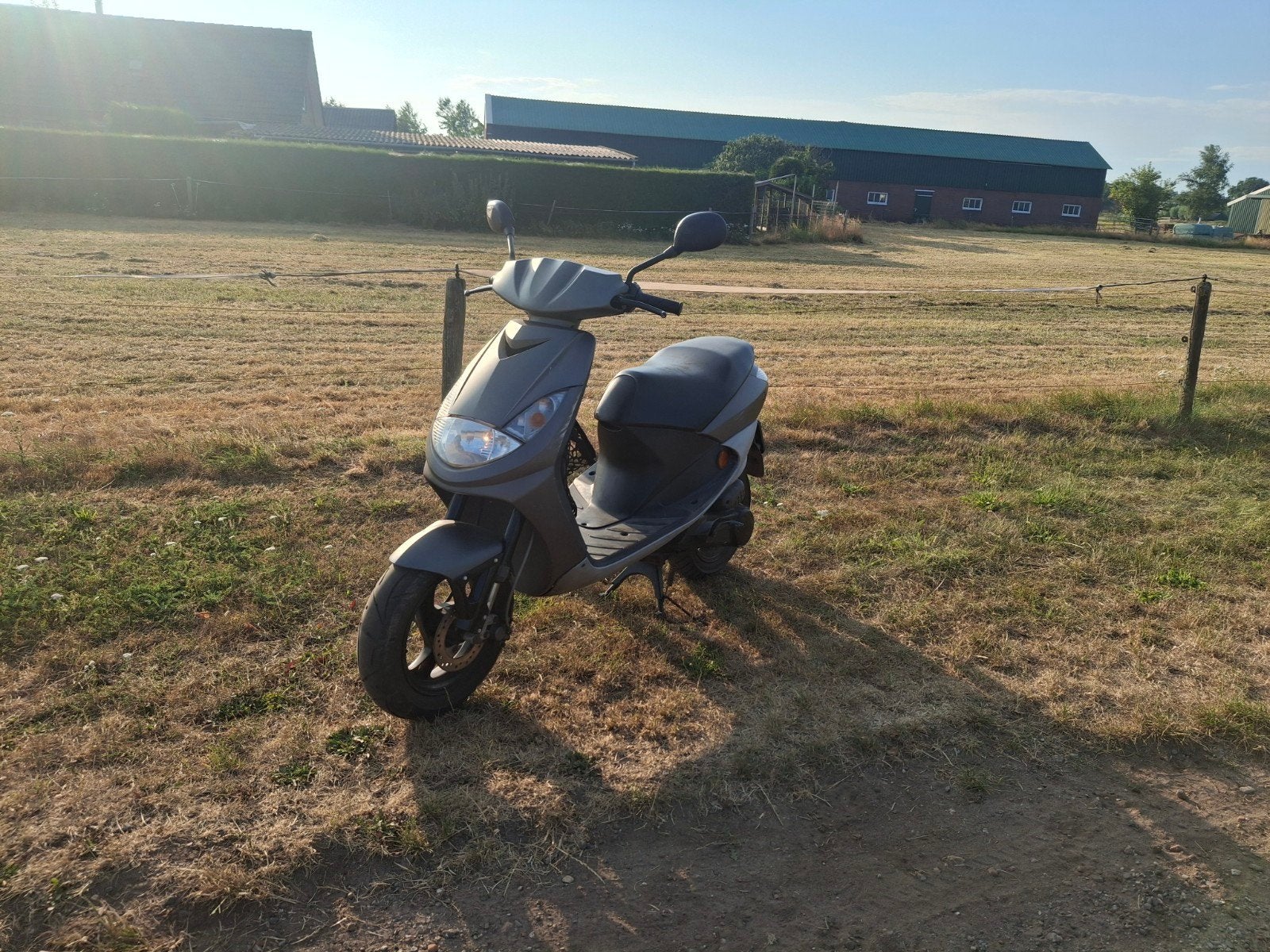 Nette peugeot vivacity geel kenteken, Fietsen en Brommers, Ophalen, Tweetakt, Gebruikt, Maximaal 45 km/u
