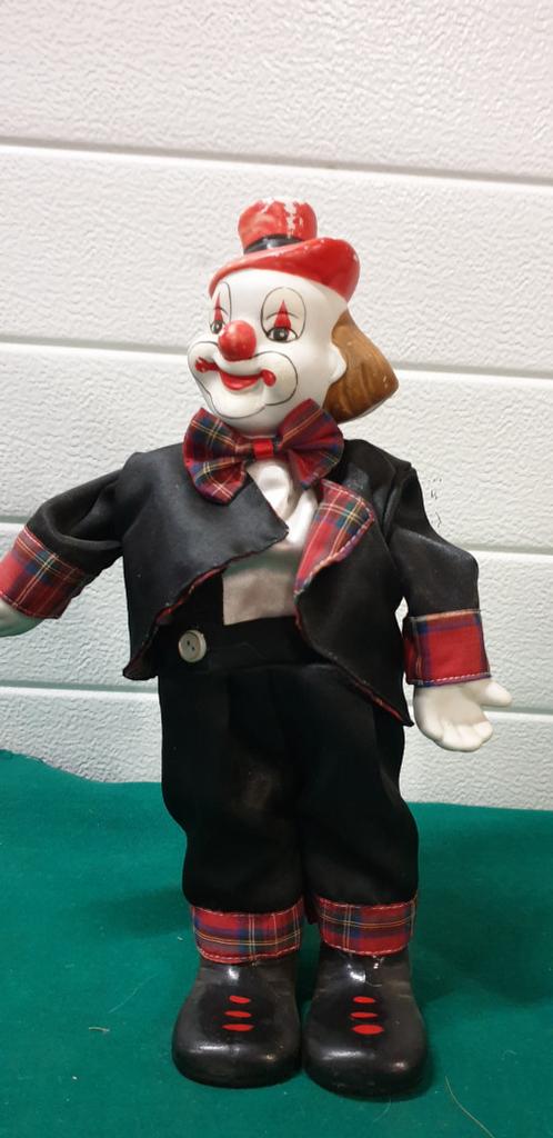 -	Clown met muziek porselein vintage, Verzamelen, Poppen, Ophalen of Verzenden, 'T Olde Gre-j, Info@toldegrej.nl, Endepoelstraat 20f Didam