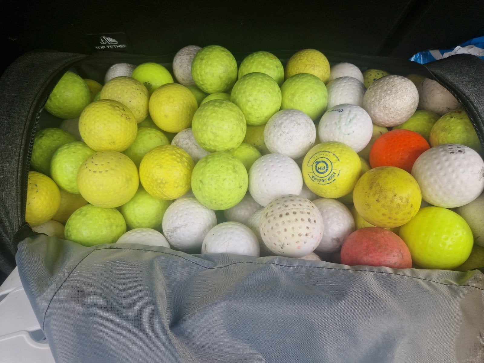 Gezocht dimpels/water hockeyballen, Sport en Fitness, Hockey, Ophalen of Verzenden, Gebruikt, Bal