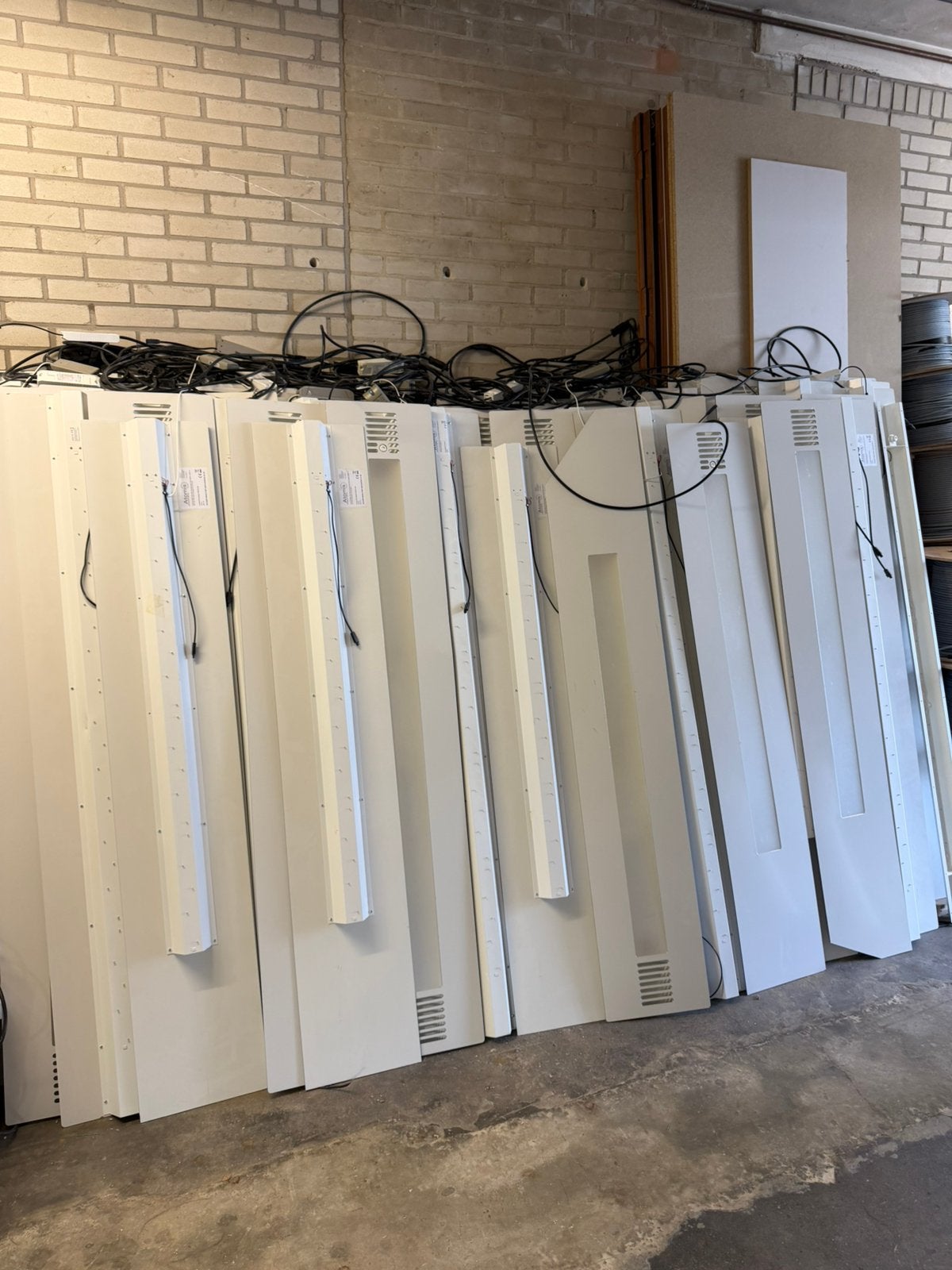 Ongeveer 50-60 Led armaturen licht beschadigt, Ophalen, Zo goed als nieuw, Lamp met armatuur