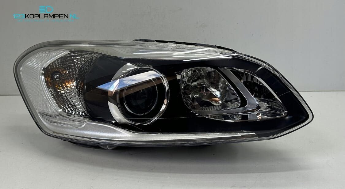 Volvo XC60 Facelift Koplamp rechts compleet, Gebruikt, -, -, Ophalen of Verzenden