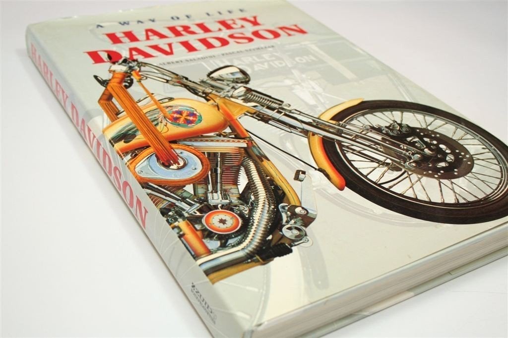 Harley-Davidson — Geschiedenis & Modellen — Groot Dik Boek, Ophalen of Verzenden, Gelezen