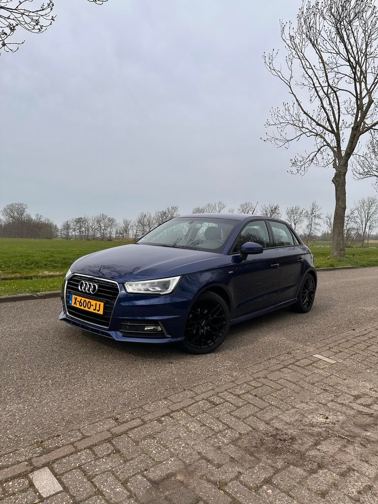 Audi A1 1.0 Tfsi 95pk 2016 Blauw S-Line, Auto's, Voorwielaandrijving, Stof, Zwart, 95 pk