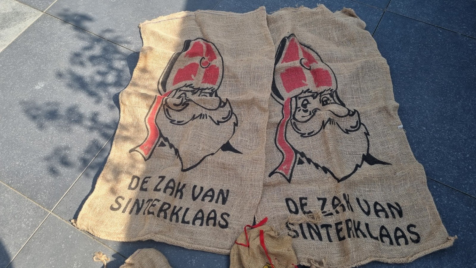 Zakken van Sinterklaas (jute), Ophalen
