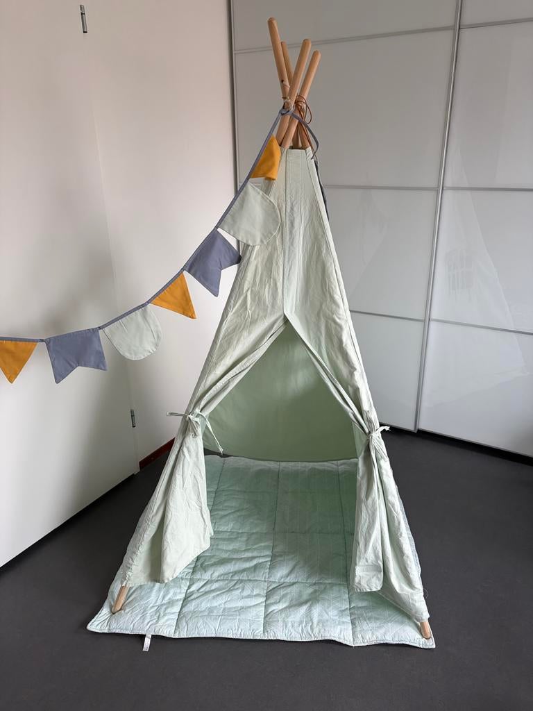 Little Dutch Tipi tent met speelkleed en vlaggenlijn, Ophalen, Zo goed als nieuw
