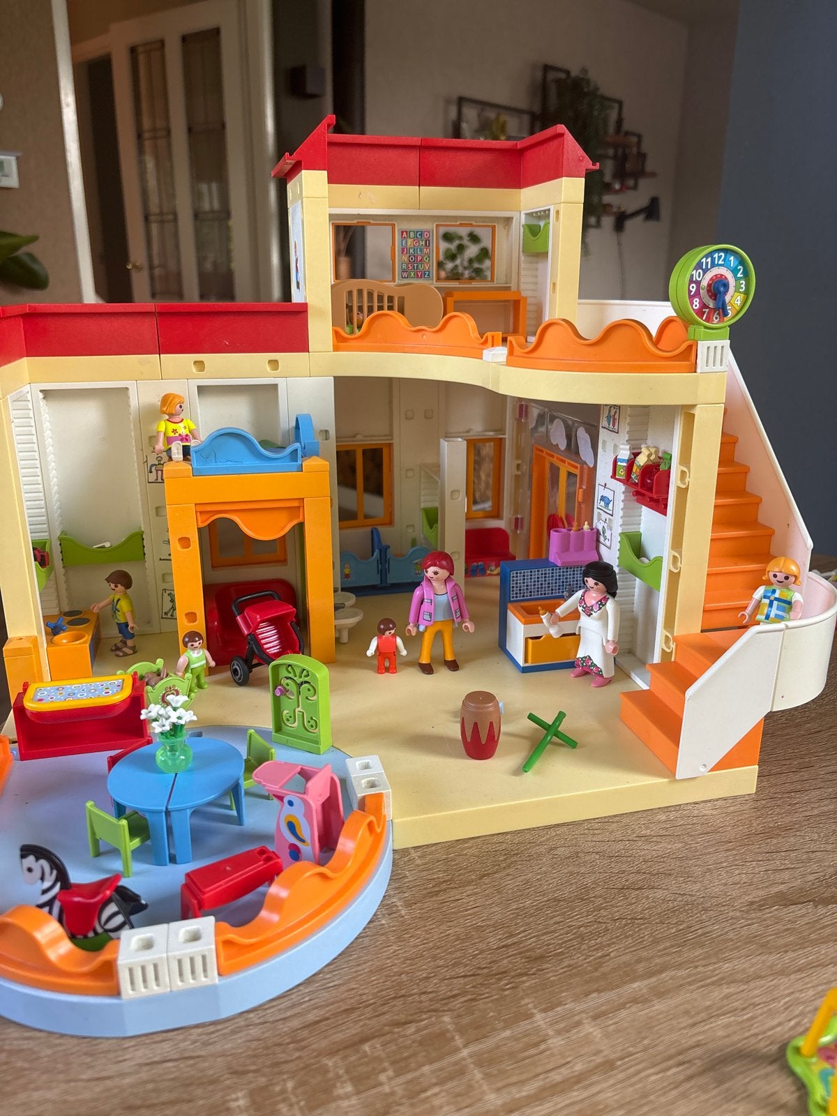 Playmobil Peuterspeelzaal met figuren en accessoires, Kinderen en Baby's, Ophalen, Gebruikt, Gebouw, Complete set
