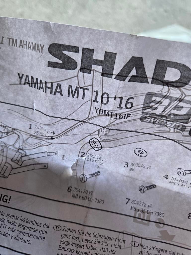 Shad zijkoffer bevestiging yamaha MT10, Motoren, Accessoires | Koffers en Tassen, Ophalen of Verzenden