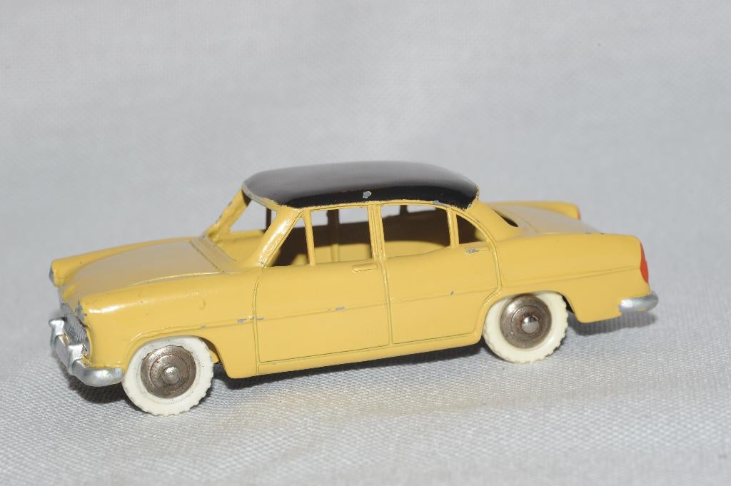 Dinky Toy Simca versailles 24Z made in france, Ophalen of Verzenden, Zo goed als nieuw, Auto, Dinky Toys