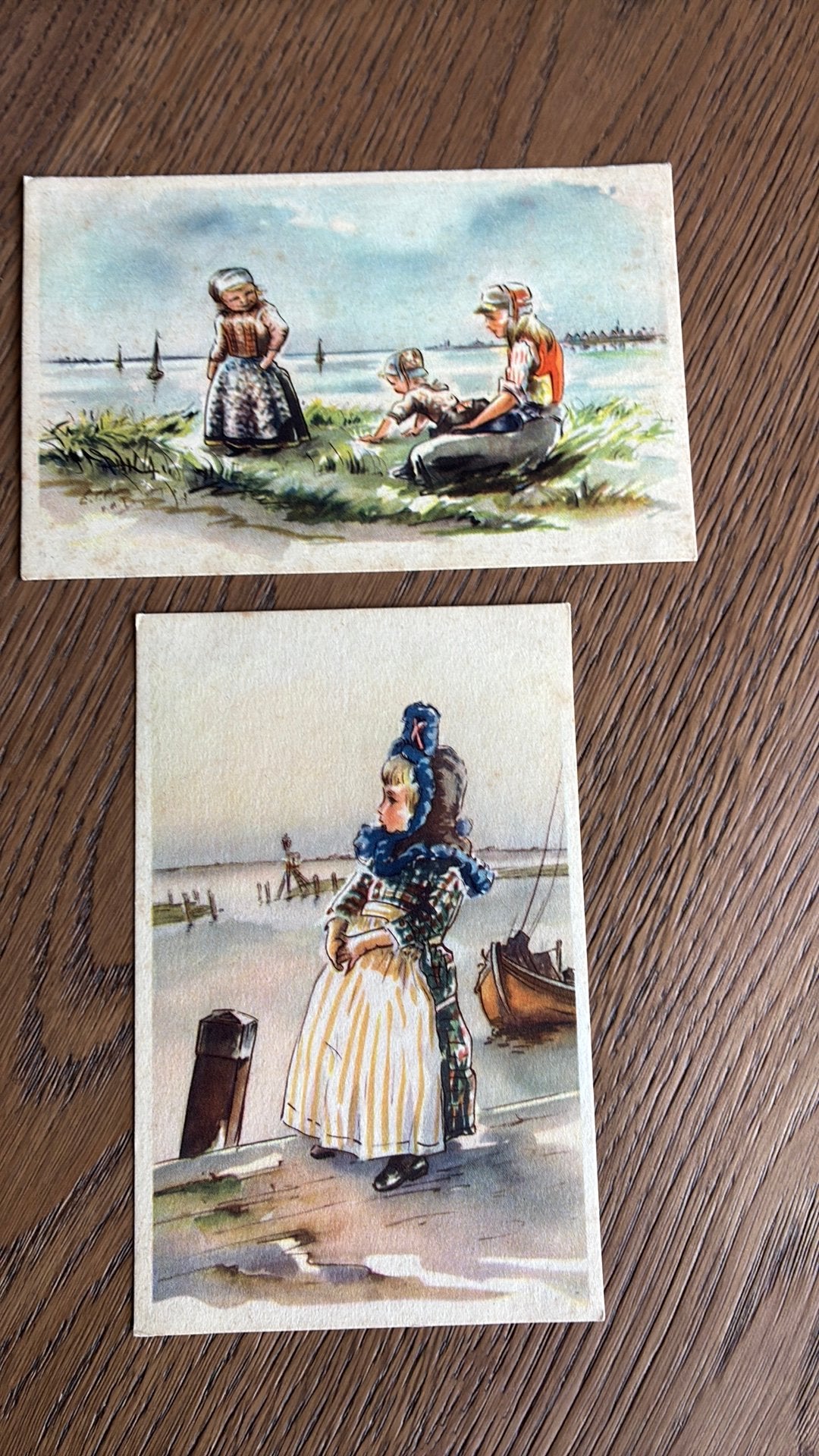 Volendam,meisje in winterdracht/Marken,meisje met 2 jongens, Ophalen of Verzenden, Ongelopen