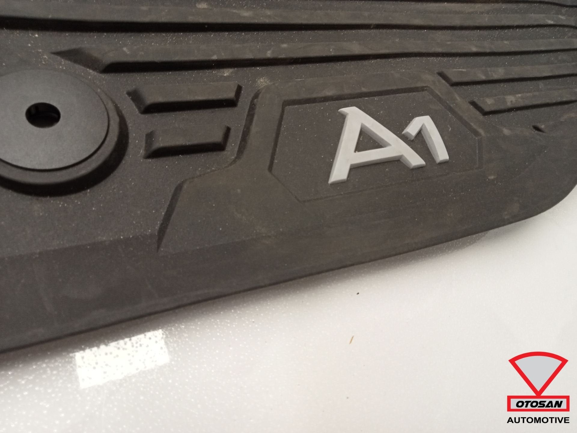 Audi A1 82A Mattenset Automatten Set Rubber Origineel!, Gebruikt, AUDI AG, Auto-Union-Strasse 1
85045  Ingolstadt, DE, Kundenbetreuung@audi.de