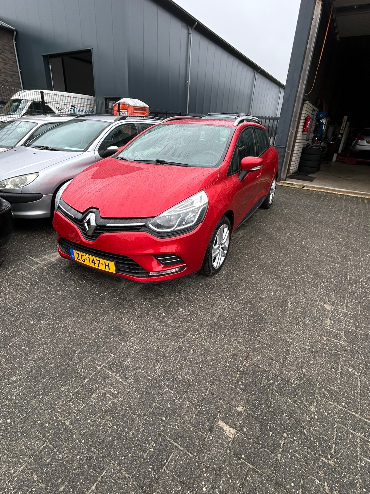Renault Clio TCe 90pk 2019 Rood, Auto's, Voorwielaandrijving, 898 cc, Stof, Zwart