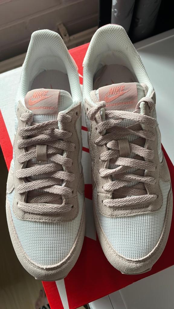Nieuw NIKE INTERNATIONALE SNEAKERS MAAT 39, Ophalen of Verzenden, Nieuw, Sneakers of Gympen