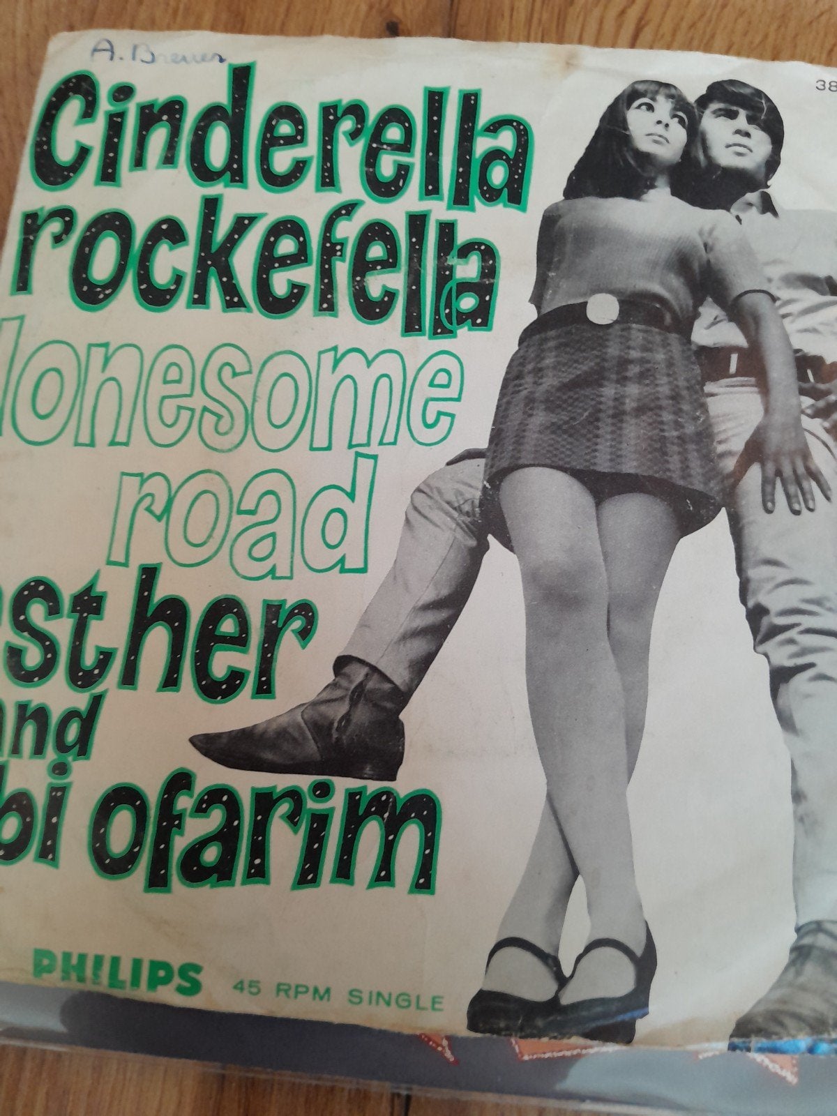 esther and abi ofarim 7inch cinderella rockefella, Ophalen of Verzenden, Zo goed als nieuw, Pop