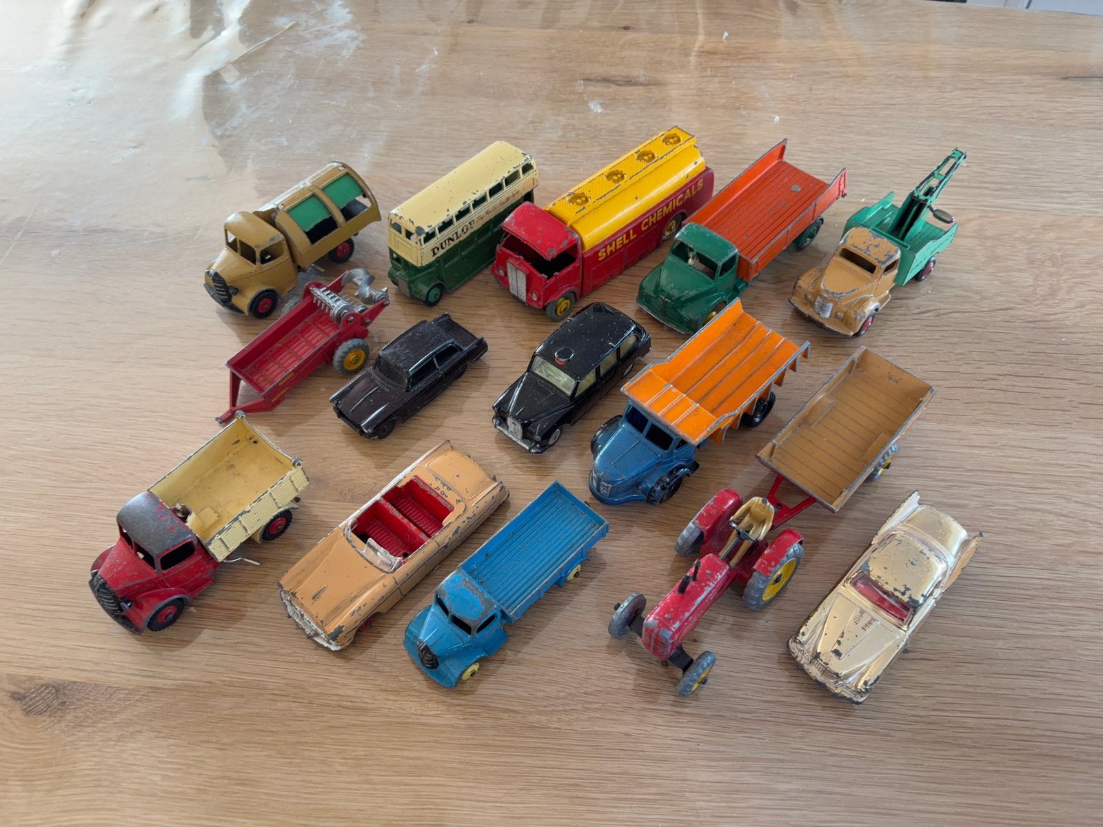 Lot 15 Dinky en Corgi Toys. Wisselende staten, Ophalen of Verzenden, Gebruikt, Auto, Dinky Toys