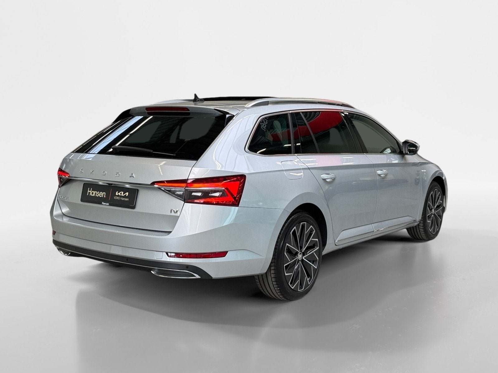 Skoda Superb Combi 1.4 TSI iV Laurin & Klement I Panoramadak, Auto's, Automaat, Gebruikt, Zwart, 4 cilinders