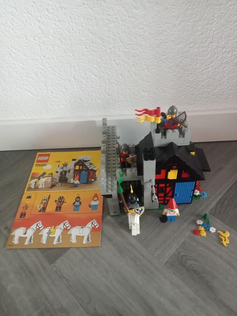 Lego Castle Lion Knights Legends 10000 Guarded Inn, Lego, Ophalen of Verzenden, Castle, Complete set