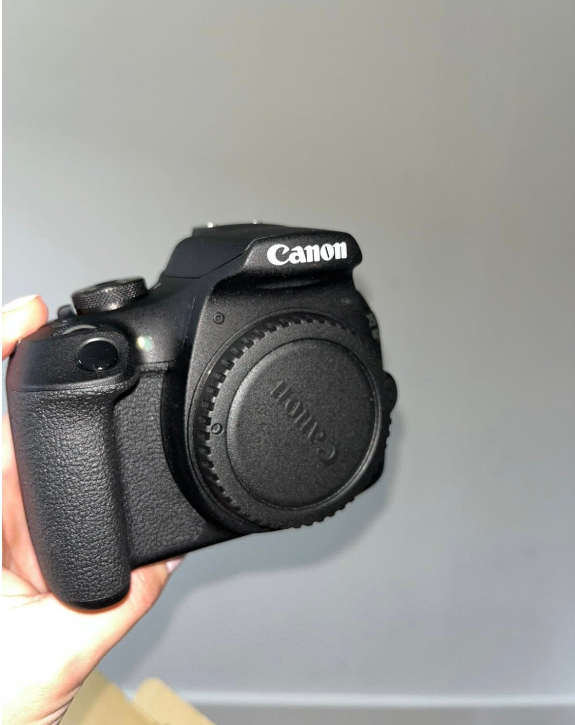 Foto 3 van Nieuwe Canon camera EOS2000D met tas