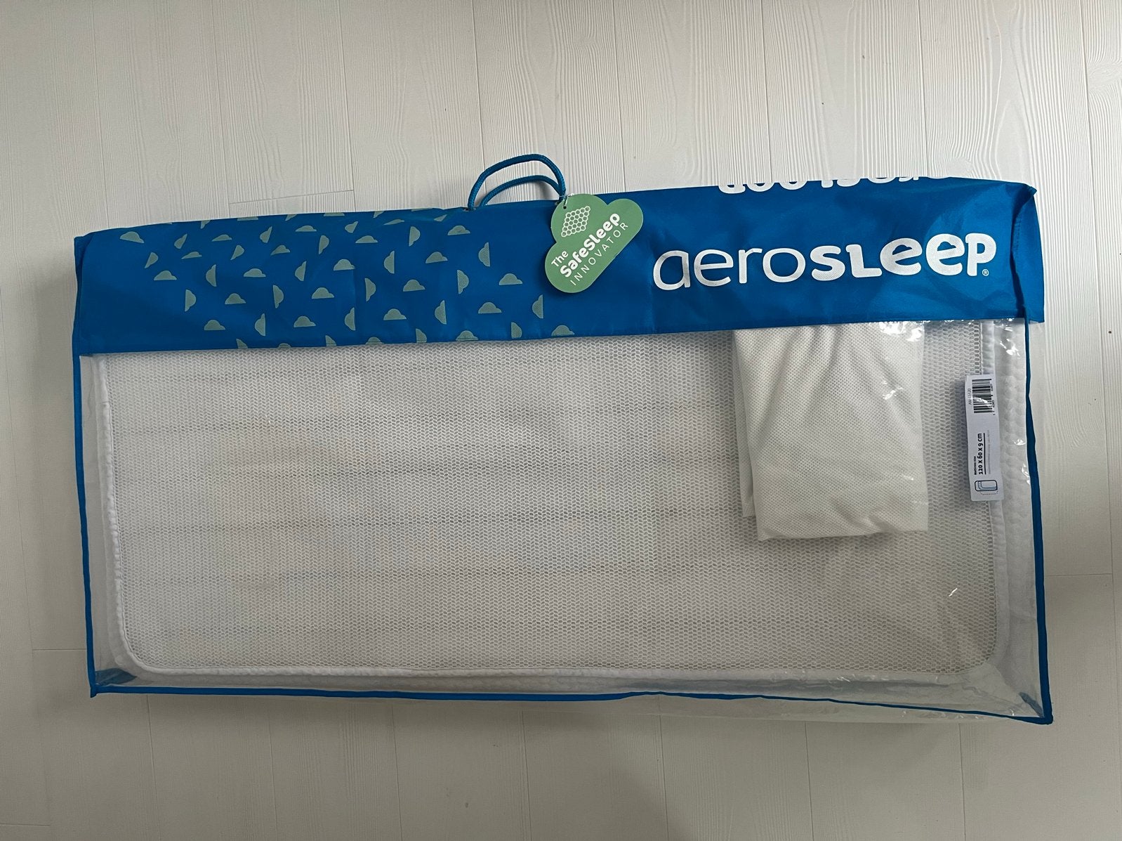 Aerosleep matras 120x60x9 cm met topper en matrashoes, Ophalen of Verzenden, Zo goed als nieuw, Ledikant
