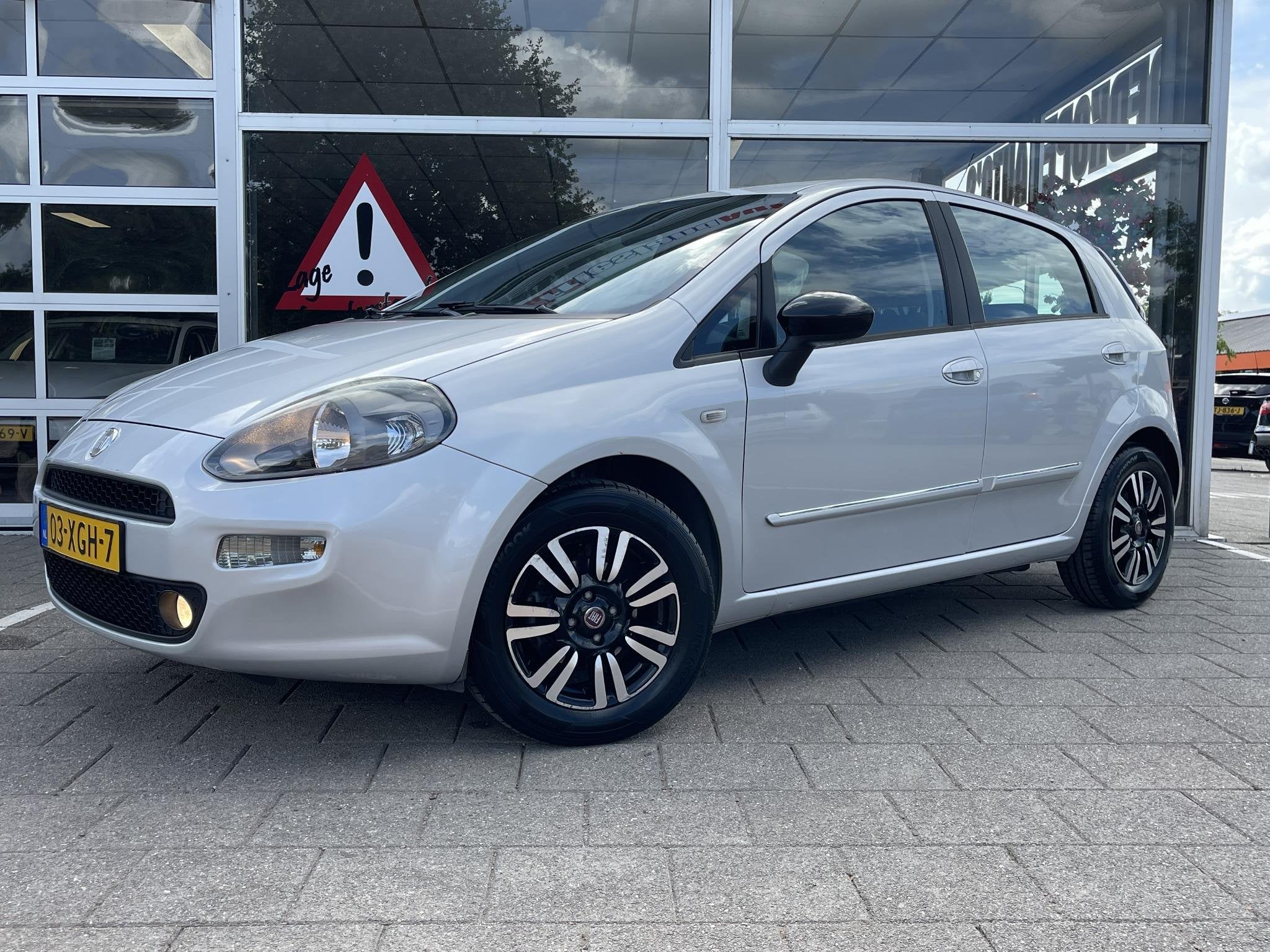 Fiat Punto Evo 0.9 TwinAir Easy /5 drs/Clima/Cruise/Trekhaak, Auto's, Fiat, Voorwielaandrijving, Euro 5, Gebruikt, Met garantie (alle)