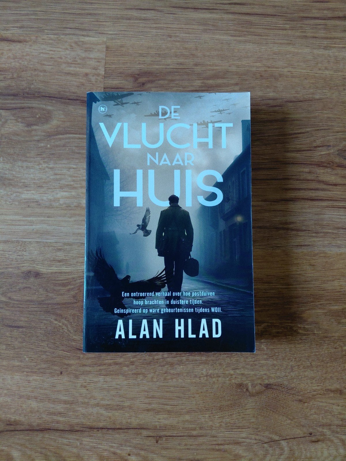 Roman • Alan Hlad - De vlucht naar huis, Ophalen of Verzenden, Zo goed als nieuw, Alan Hlad