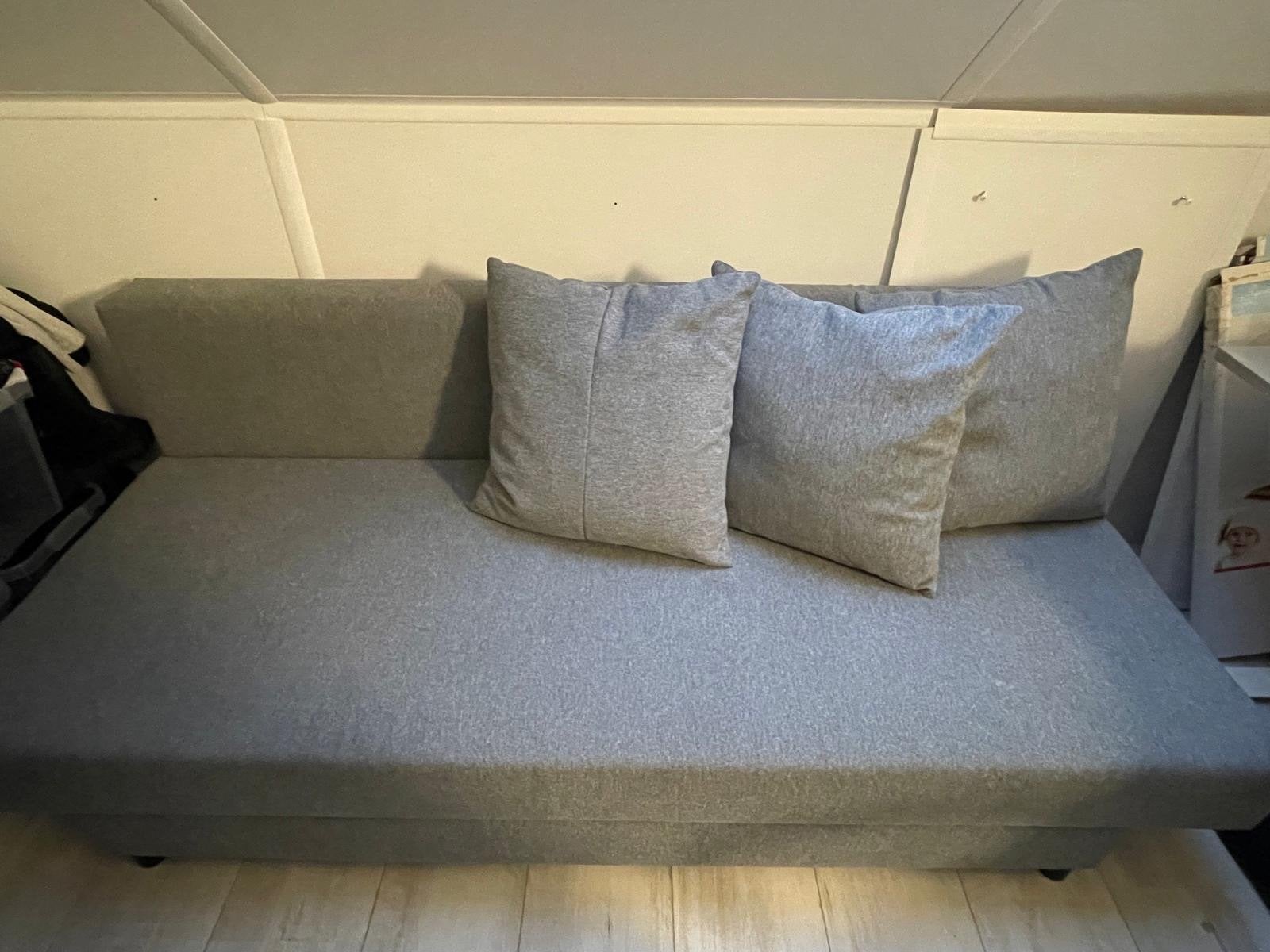 IKEA slaapbank - grijs, slechts enkele keren gebruikt, Huis en Inrichting, Ophalen, Tweepersoons, Zo goed als nieuw, Overige maten
