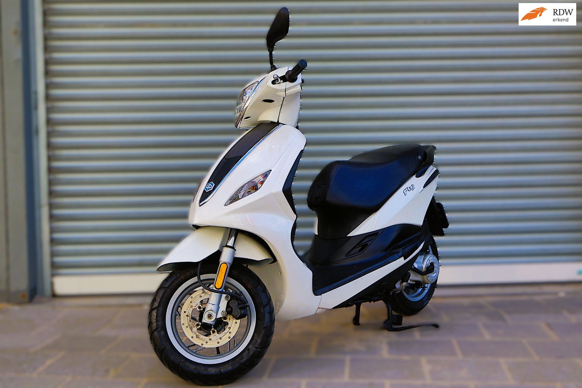 Piaggio Snorscooter Fly 4T Snor Wit 4396km, Piaggio, Gebruikt, Benzine