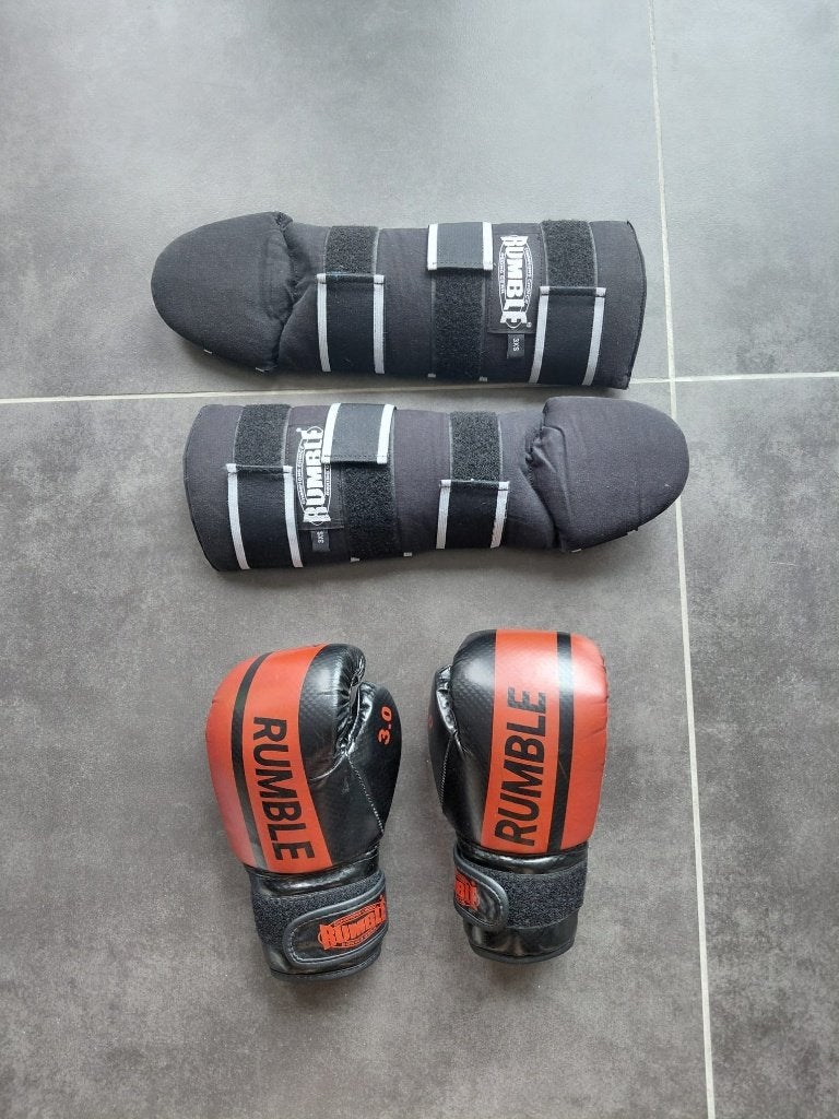 Rumble Kickboks set 4oz, Sport en Fitness, Vechtsporten en Zelfverdediging, Overige, Vechtsportbescherming, Nieuw, Ophalen of Verzenden