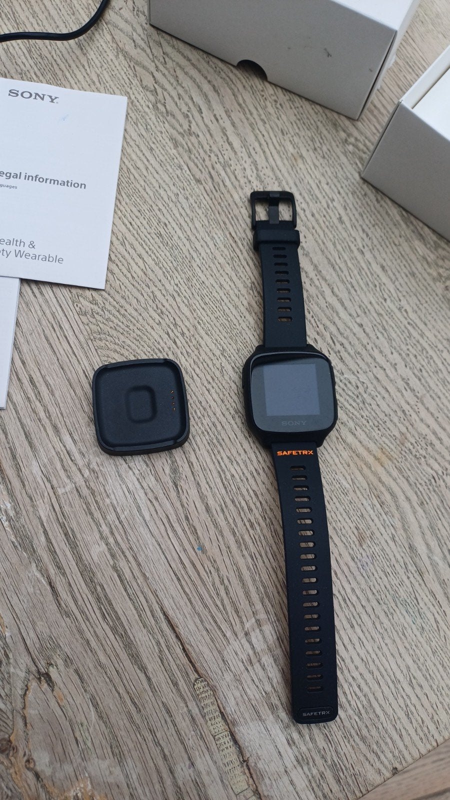 Sony Smartwatch met SafeTrx bandje en oplader, Zwart, Ophalen of Verzenden, Zo goed als nieuw, Android