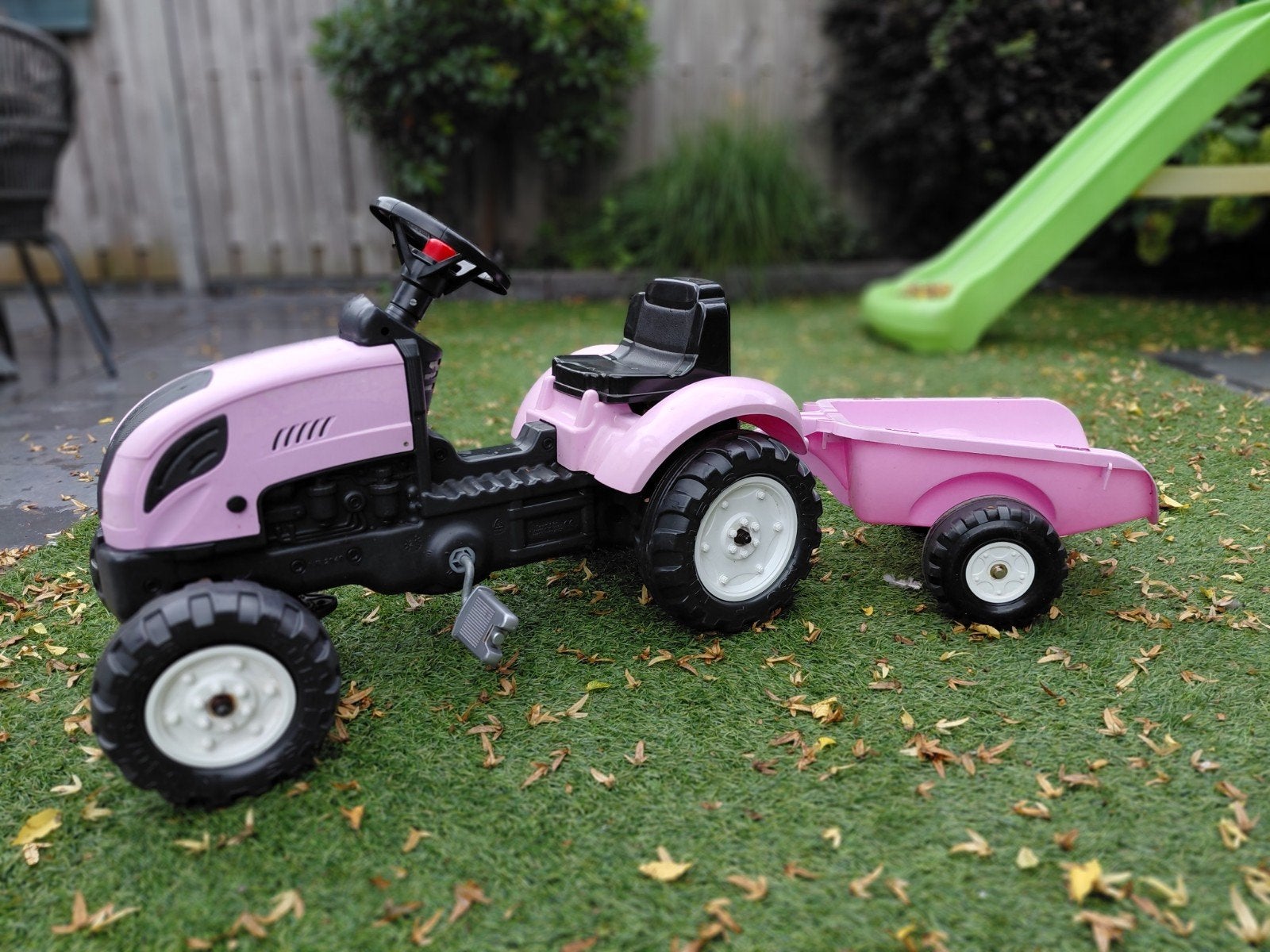 Roze tractor met aanhanger voor kinderen, Kinderen en Baby's, Ophalen, Gebruikt, Trapvoertuig