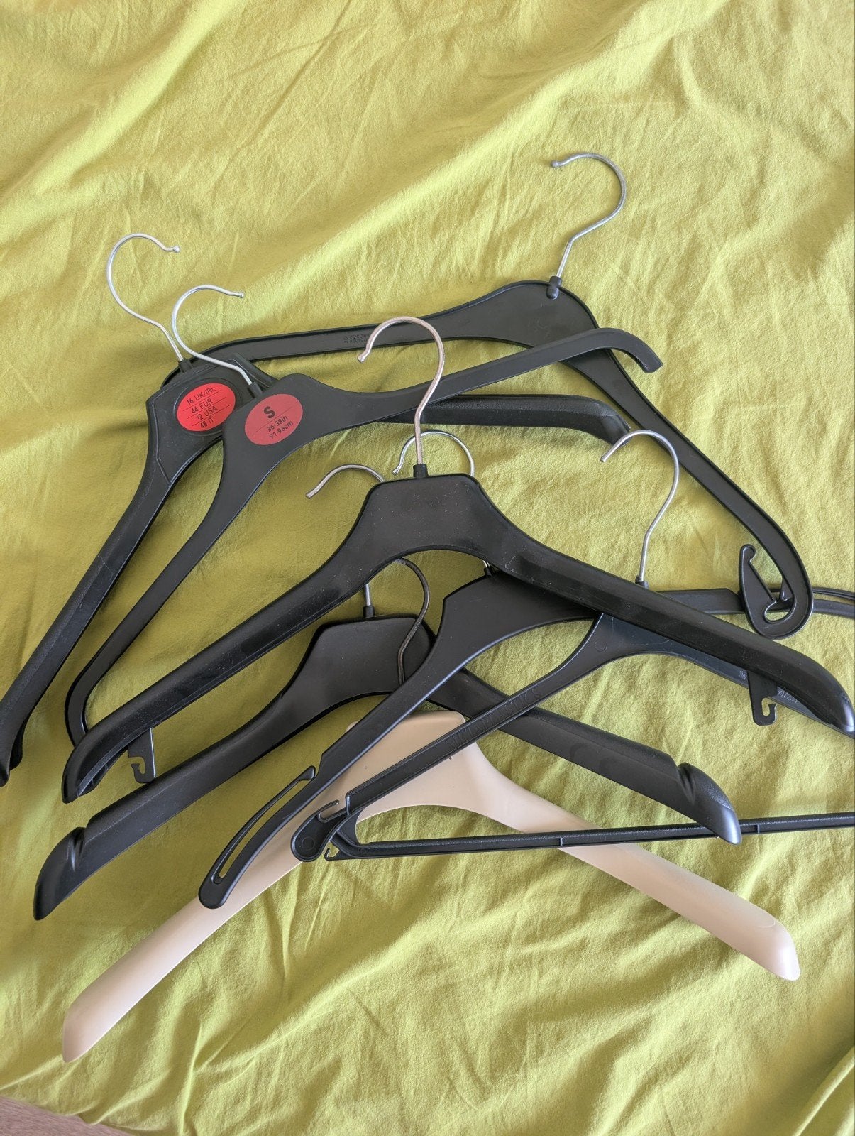 Gratis plastic kledinghangers (diverse maten), Ophalen, Gebruikt, Kunststof, Kinderen en Volwassenen