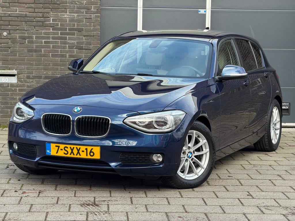 BMW 1-Serie 116i 100KW 5DR 2013 Blauw, Auto's, BMW, 1-Serie, Beige, 4 cilinders, Blauw