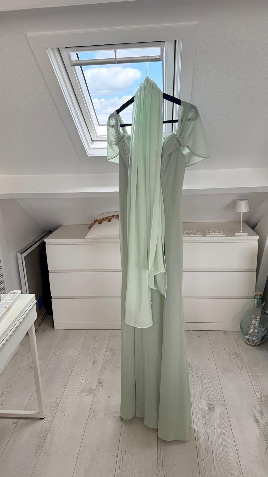 Goddiva London Galajurk Sage Groen Maat M, Maat 38/40 (M), Goddiva London, Nieuw, Ophalen of Verzenden