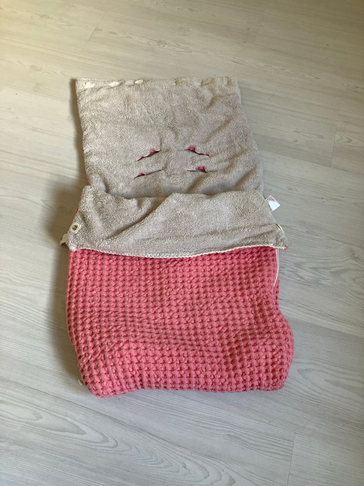 Koeka voetenzak roze/beige wafelstof en teddy, Gebruikt, Koeka, Ophalen of Verzenden, Gevoerd