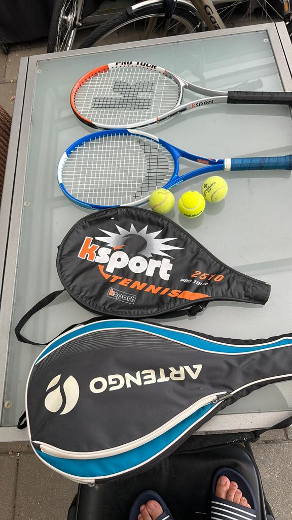 Twee Tennesrackets te koop €12,50, Sport en Fitness, Badminton, Ophalen of Verzenden, Zo goed als nieuw, Racket(s)