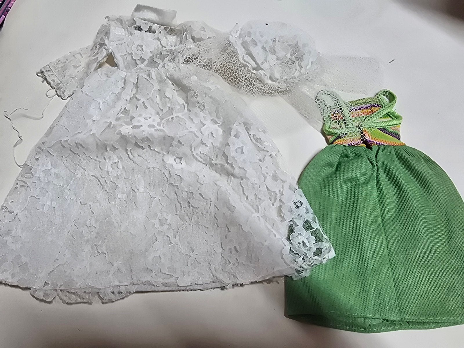 Barbie poppenkleding: trouwjurk en zomerjurk, Barbie, Gebruikt, Niet van toepassing, Niet van toepassing