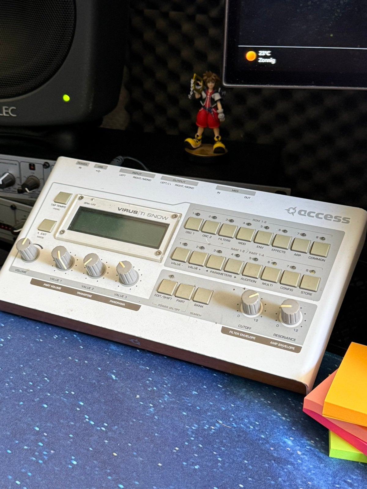Virus ti snow, heel goede staat met adapter., Muziek en Instrumenten, Synthesizers, Ophalen of Verzenden, Zo goed als nieuw, Overige aantallen