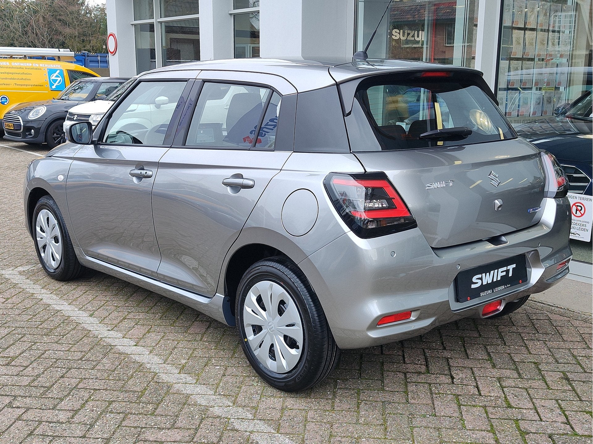 Suzuki Swift 1.2 COMFORT SMART HYBRID Direct Leverbaar | Tot, Auto's, Suzuki, Voorwielaandrijving, 12 maanden, Stof, Zwart