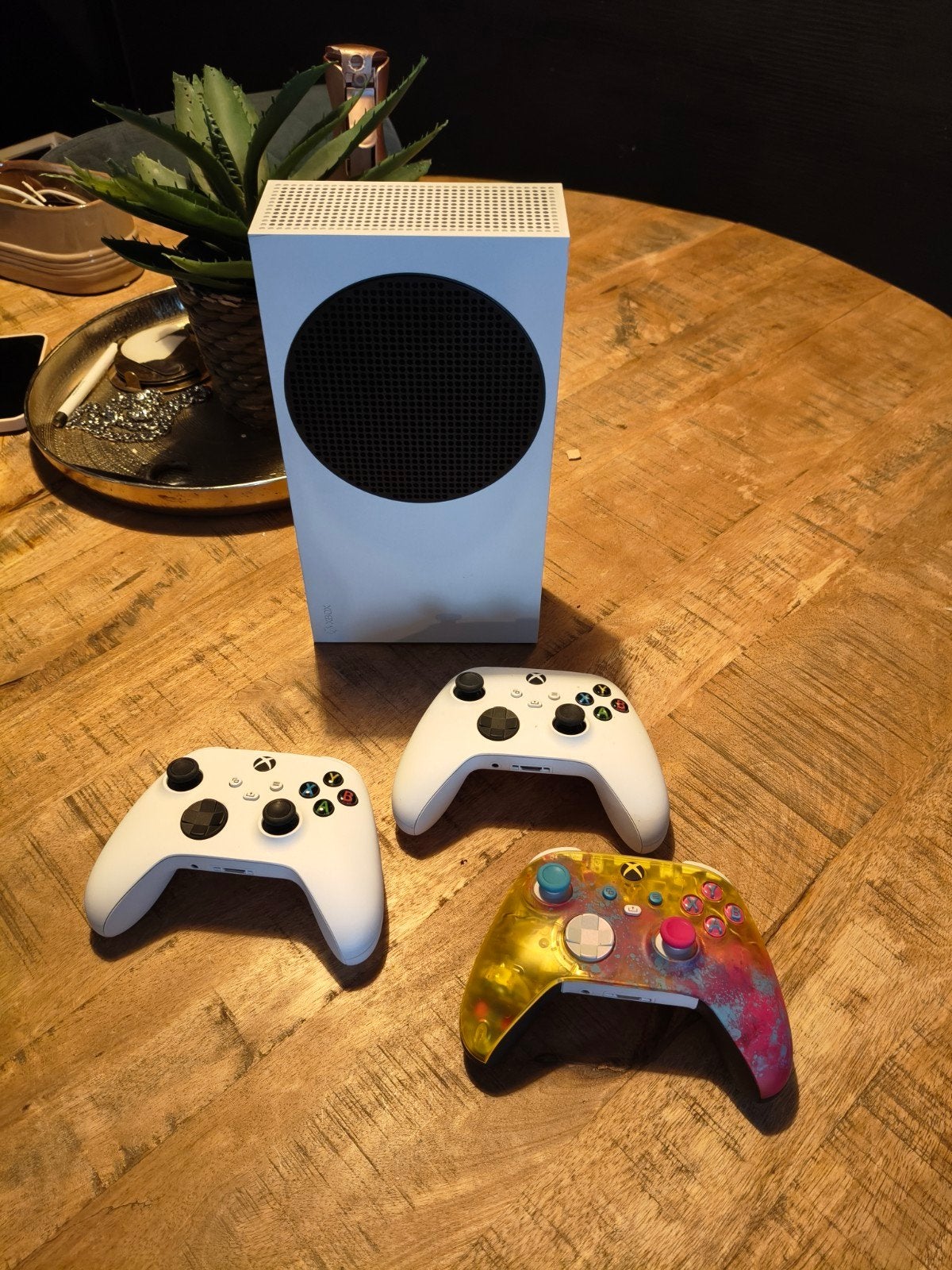 Foto 2 van Xbox Series s 3 orginele Series s/x controllers